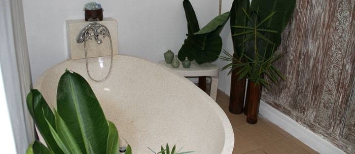 Photo of one of the bathtubs present in the spa building